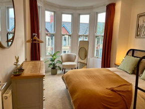 Lake Park House - Stylish Apartment with Parking